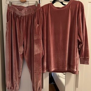 Red Sky blush velour set - Size 1 Medium